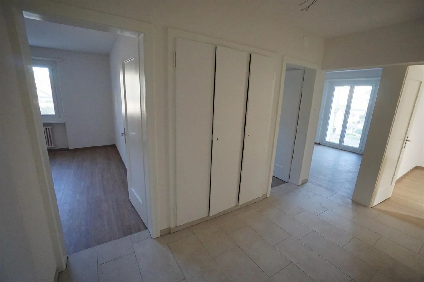 Bellissimo appartamento di 4 stanze, centralmente situato con grande balcone - Foto 5 di 8