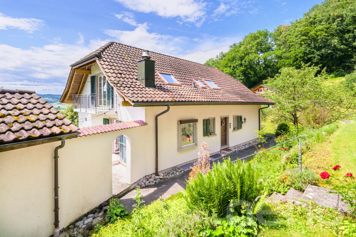 Ampia casa unifamiliare con vista panoramica e giardino da sogno - Foto 12 di 13