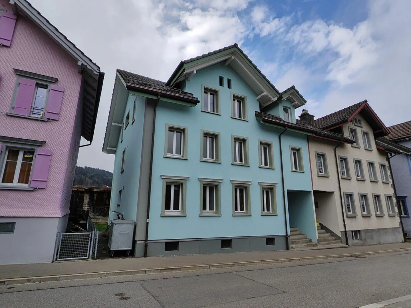 Appartement lumineux fraîchement rénové avec bow-window - Photo 9 sur 10