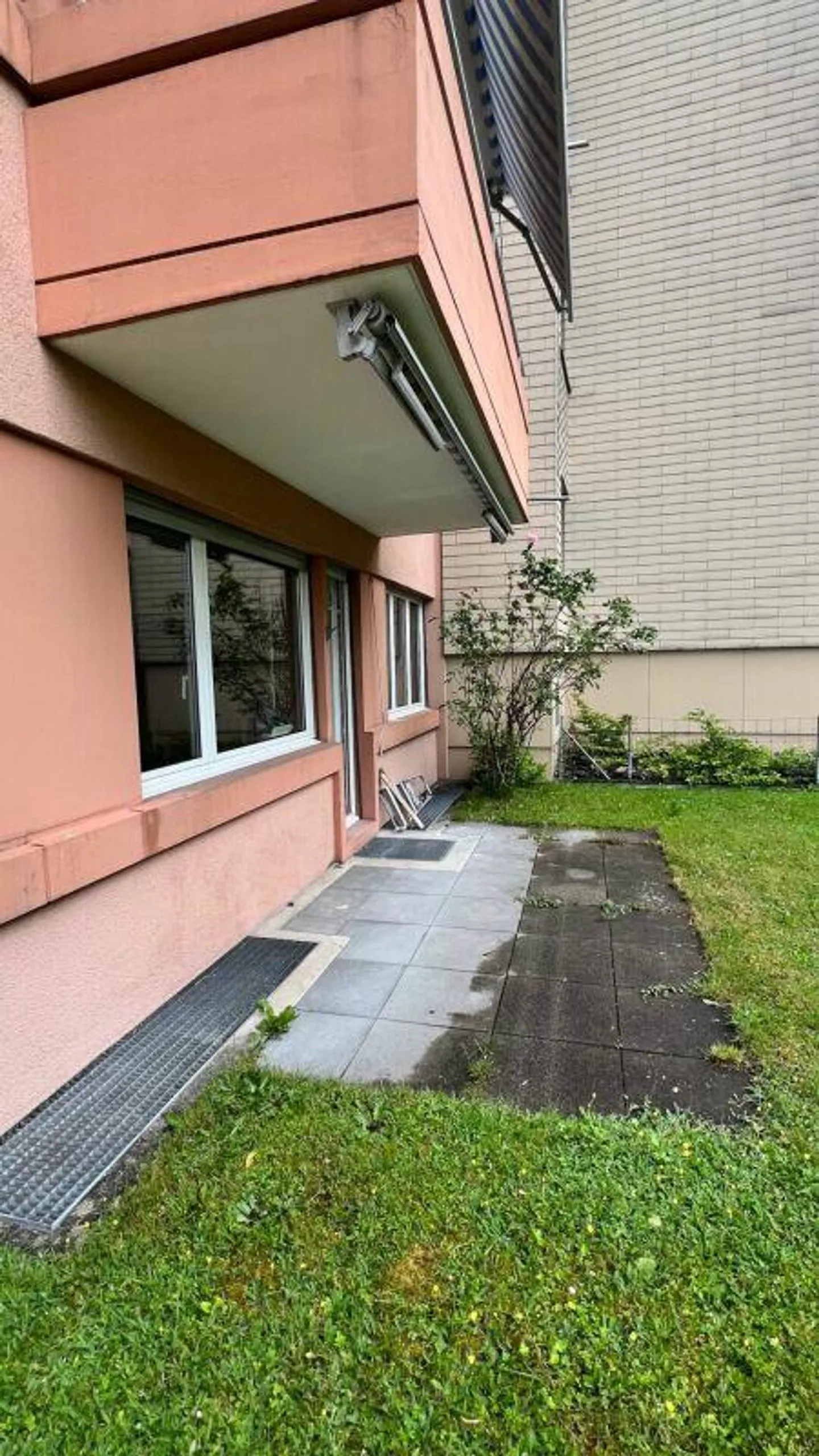 large 1 1/2-room apartment with garden seating area - Photo 11 of 13