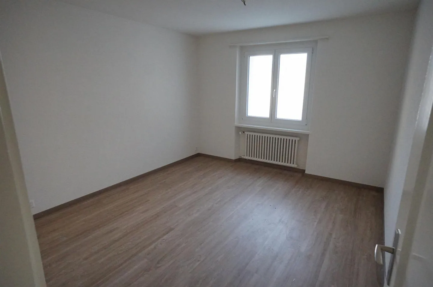 Bellissimo appartamento di 4 stanze, centralmente situato con grande balcone - Foto 7 di 8