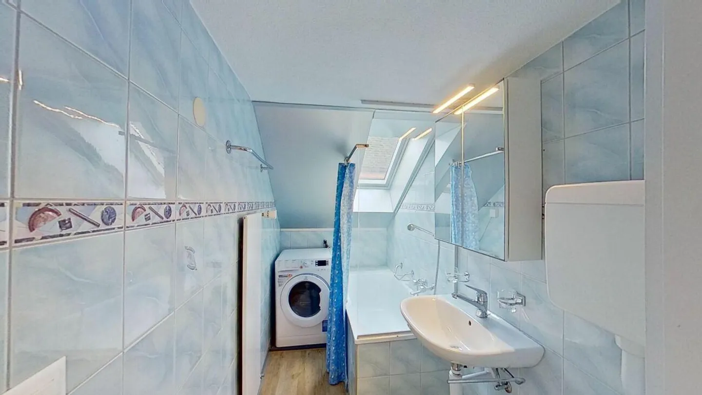 Appartement lumineux fraîchement rénové avec bow-window - Photo 7 sur 10