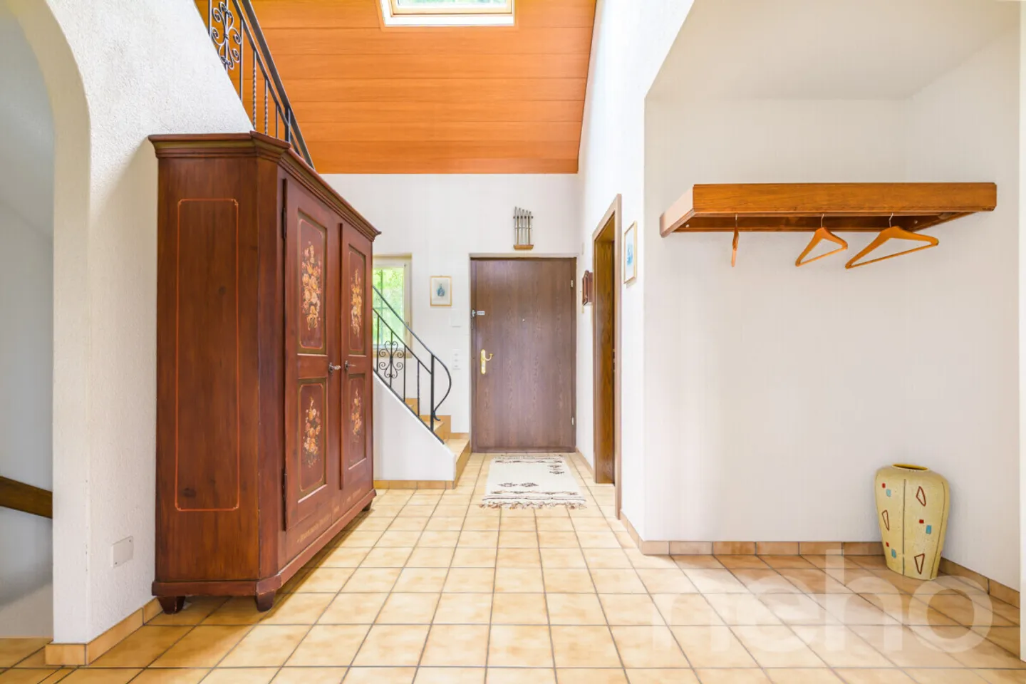 Ampia casa unifamiliare con vista panoramica e giardino da sogno - Foto 4 di 13