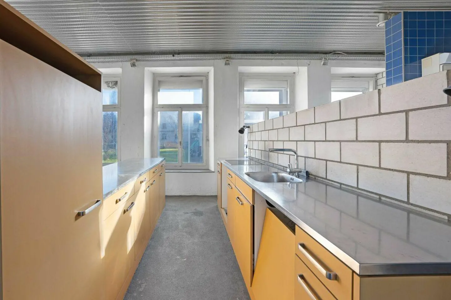 Bureau | Atelier | Salle de formation - Photo 8 sur 10