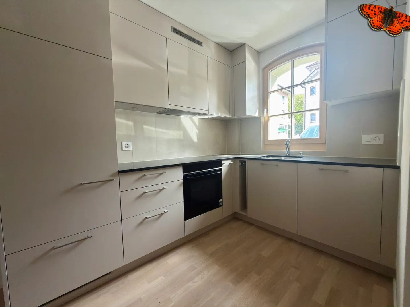 MAGNIFIKANTE 3 ½ ZIMMER TRIPLEX-WOHNUNG MIT MEZZANINE - ROMONT - Foto 2 von 8