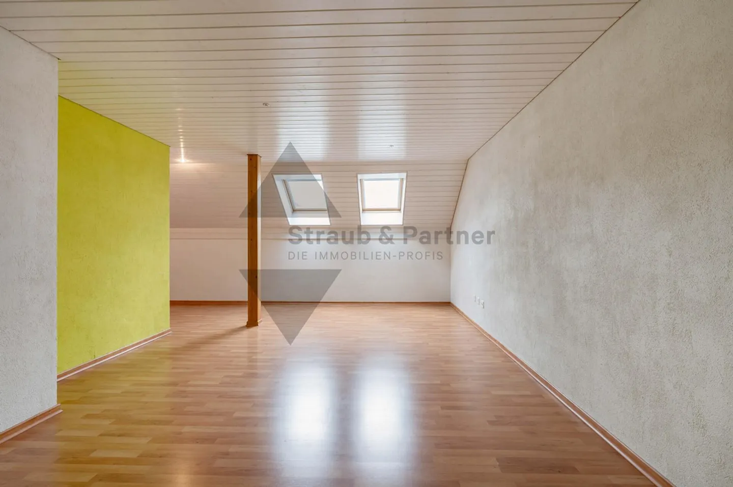 SUNNY | ATTRACTIVE | QUIET - Photo 6 of 12