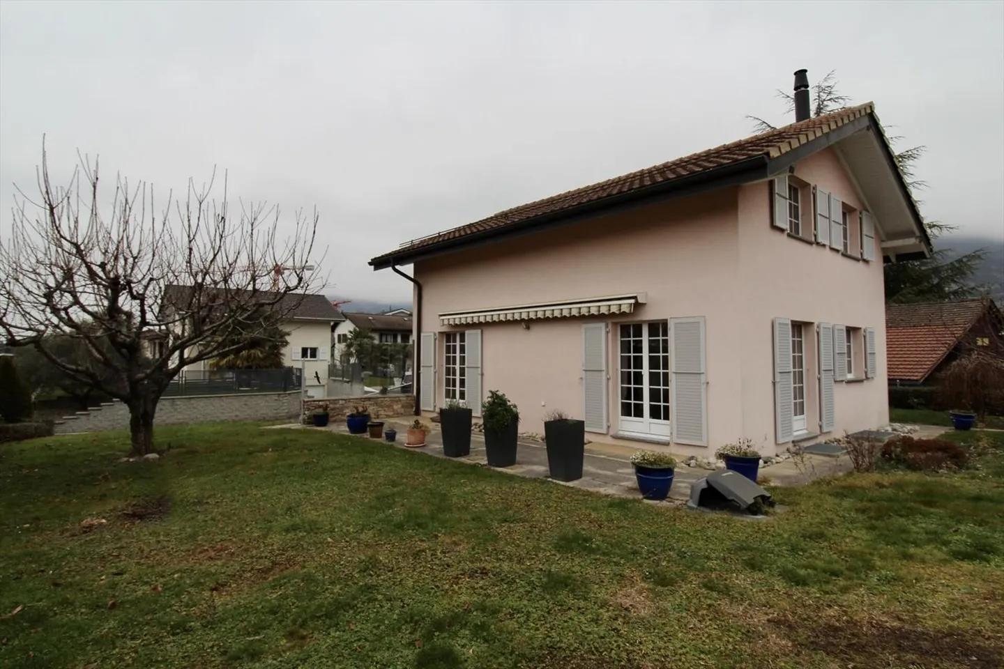 Charming detached villa, ideal for family - Photo 2 of 13