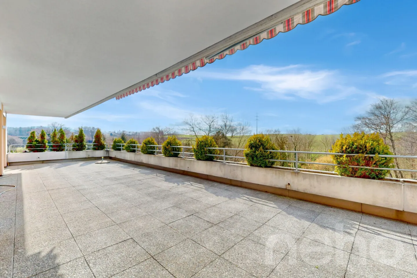 Appartement en terrasse spacieux de 5,5 pièces à Düdingen - Photo 7 sur 13