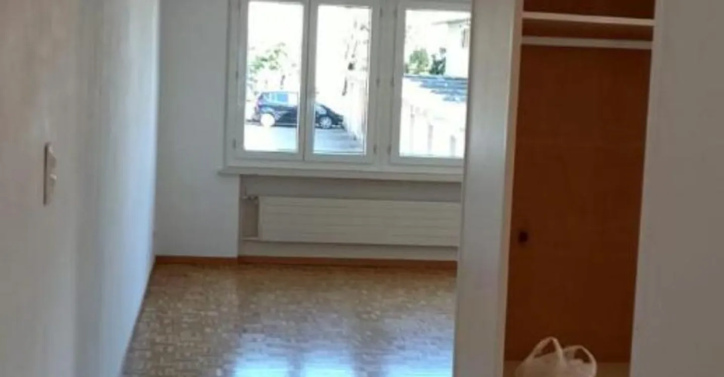 Spacious Apartment - Photo 6 of 9
