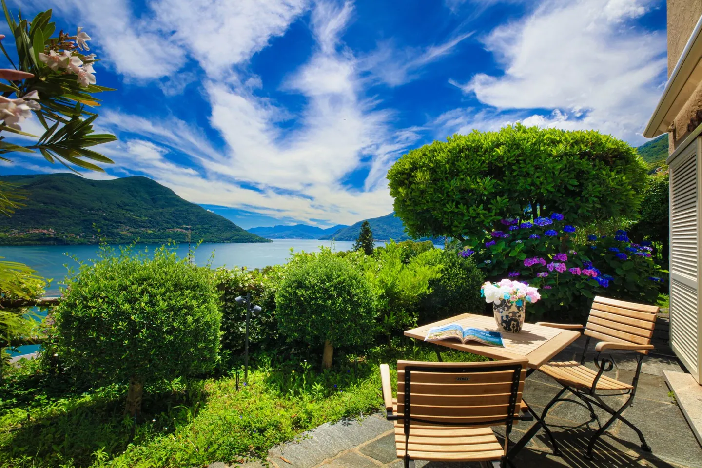 BRISSAGO - Dream villa with a panoramic view of Lake Maggiore - Photo 3 of 3