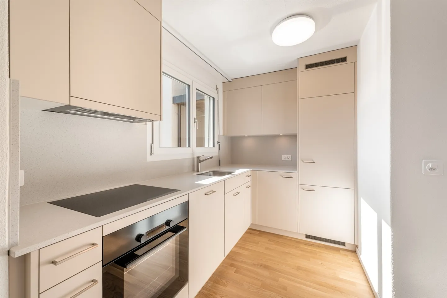 Appartement rénové avec terrasse - Photo 1 sur 9