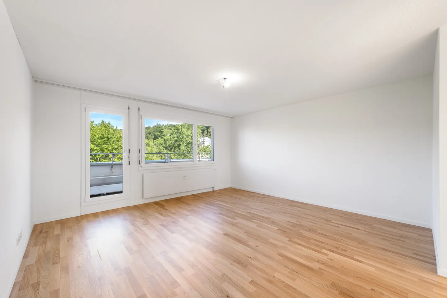 Appartement rénové avec terrasse - Photo 5 sur 9
