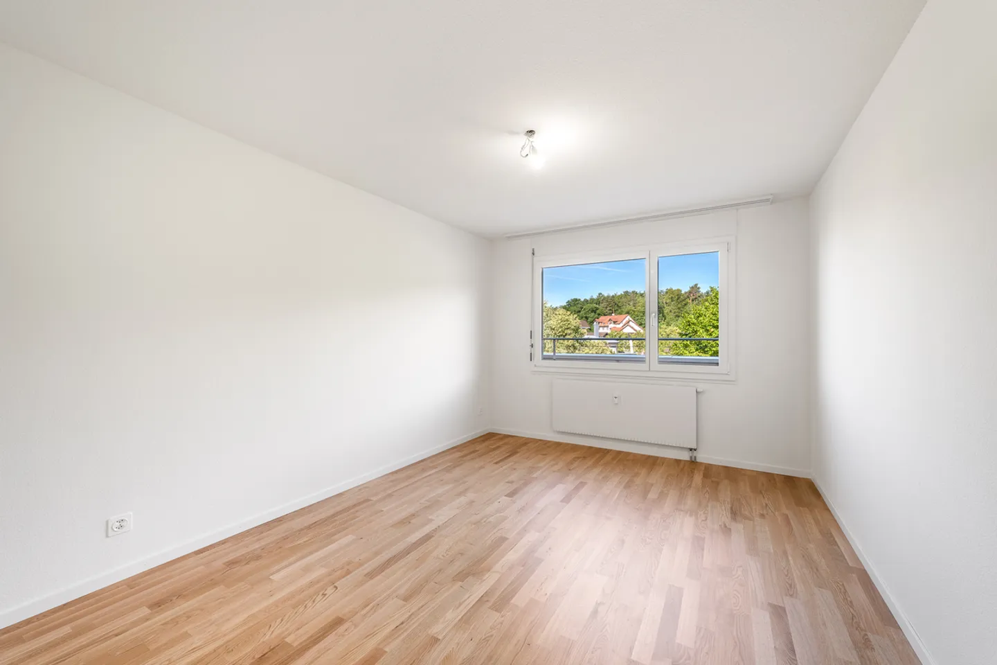 Appartement rénové avec terrasse - Photo 6 sur 9