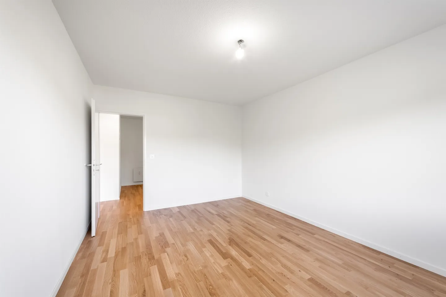 Appartement rénové avec terrasse - Photo 7 sur 9