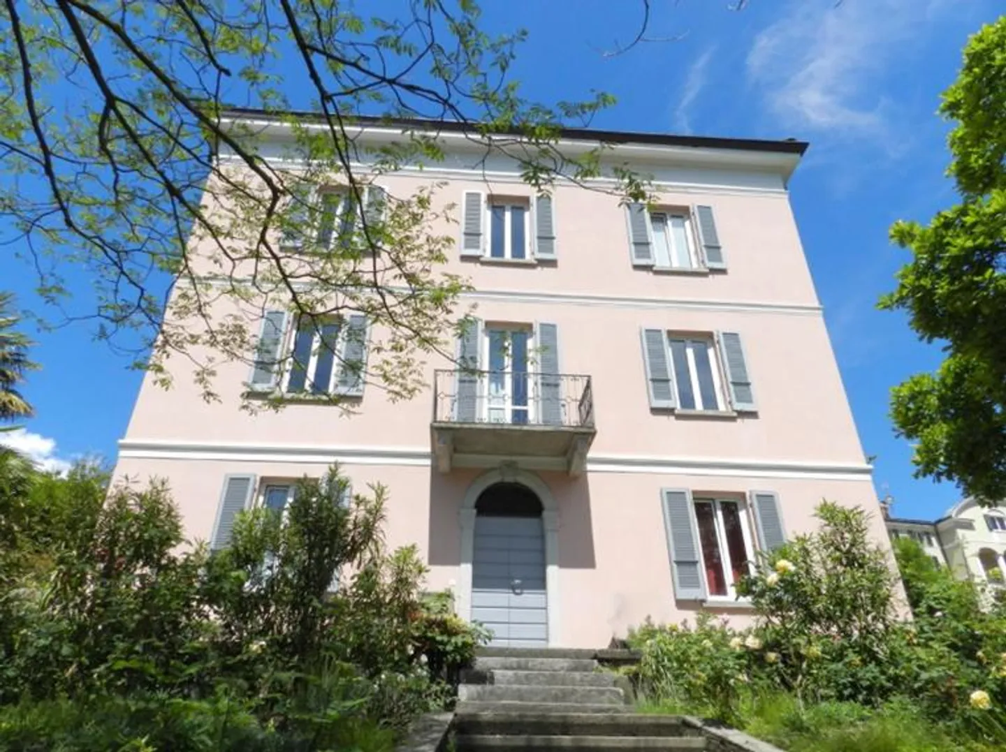 villa con piscina - Lugaggia - Foto 1 di 8