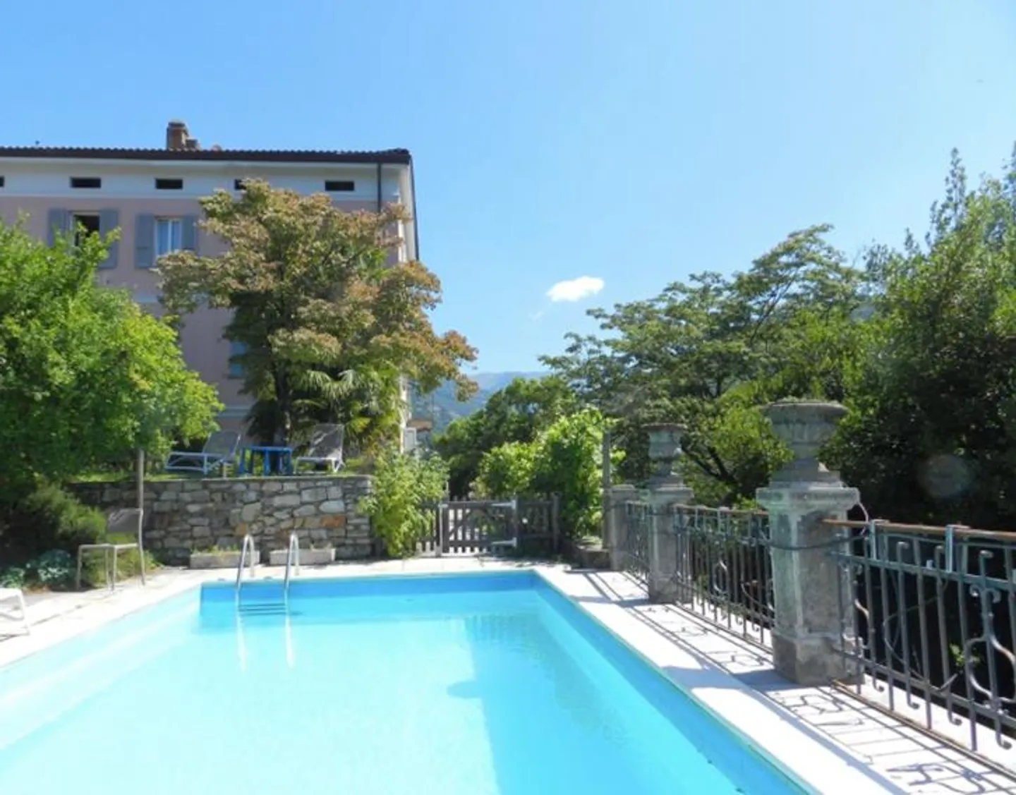 villa con piscina - Lugaggia - Foto 2 di 8