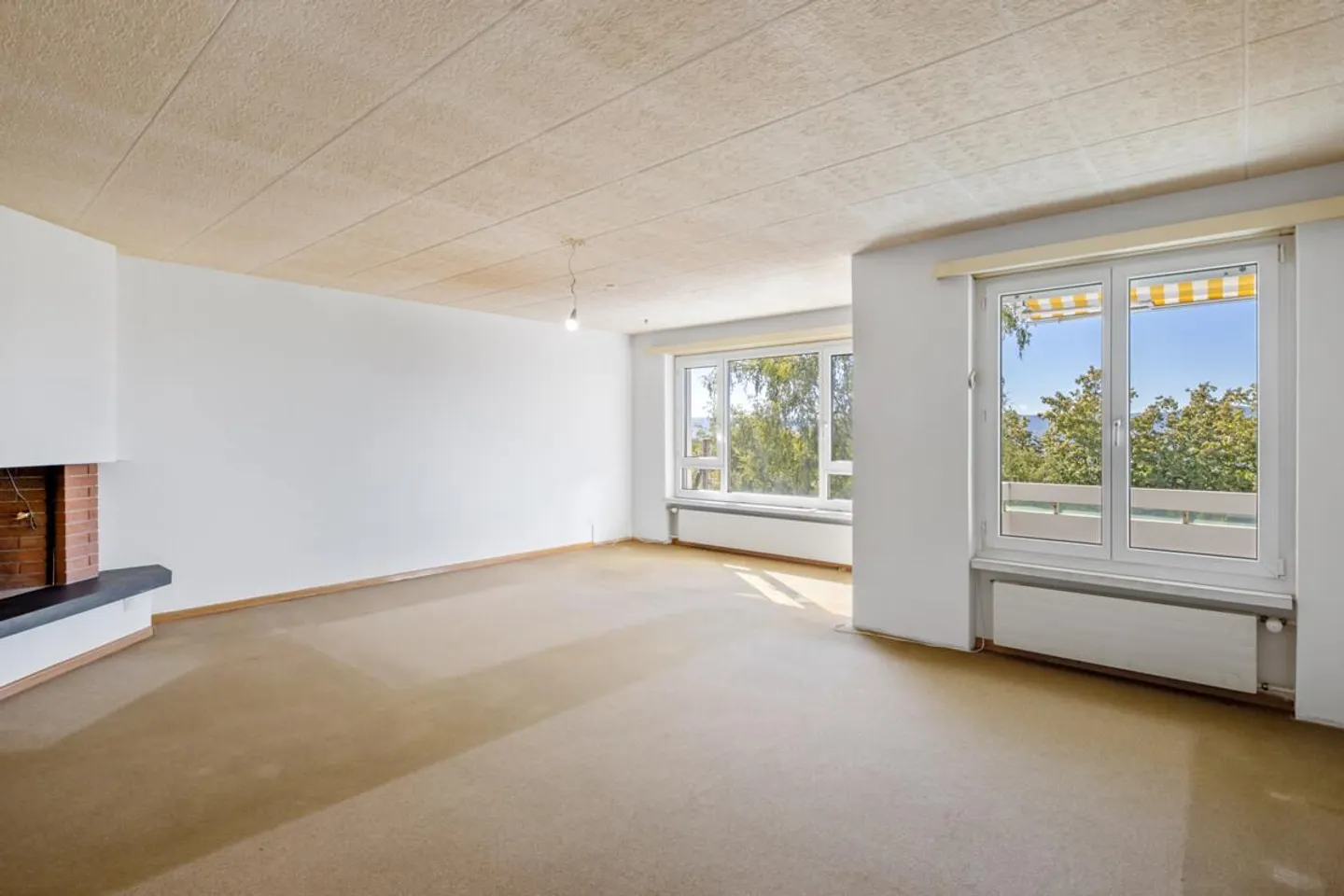 Zürich: 3.5-Room Apartment with Balcony and Great Potential - Photo 3 of 5
