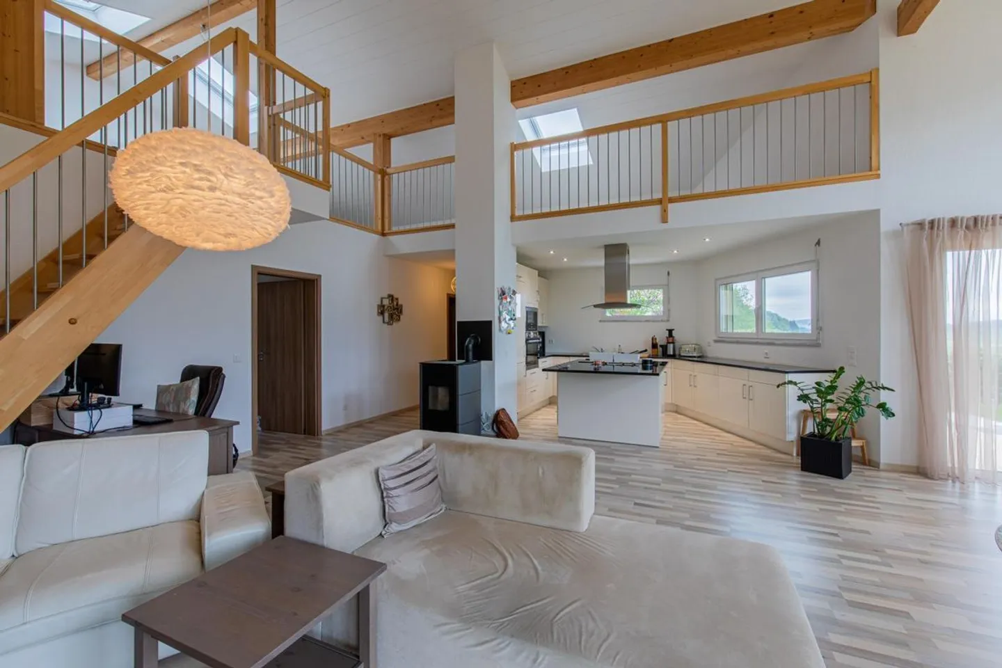 Bella villa con vista mozzafiato e luminosità eccezionale - Foto 5 di 13