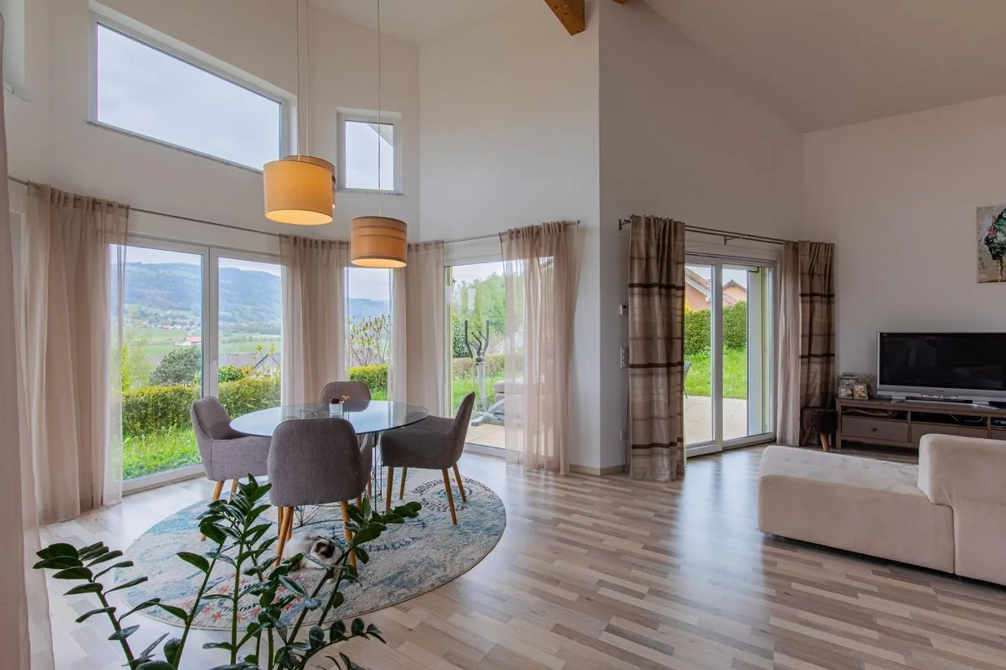 Bella villa con vista mozzafiato e luminosità eccezionale - Foto 8 di 13