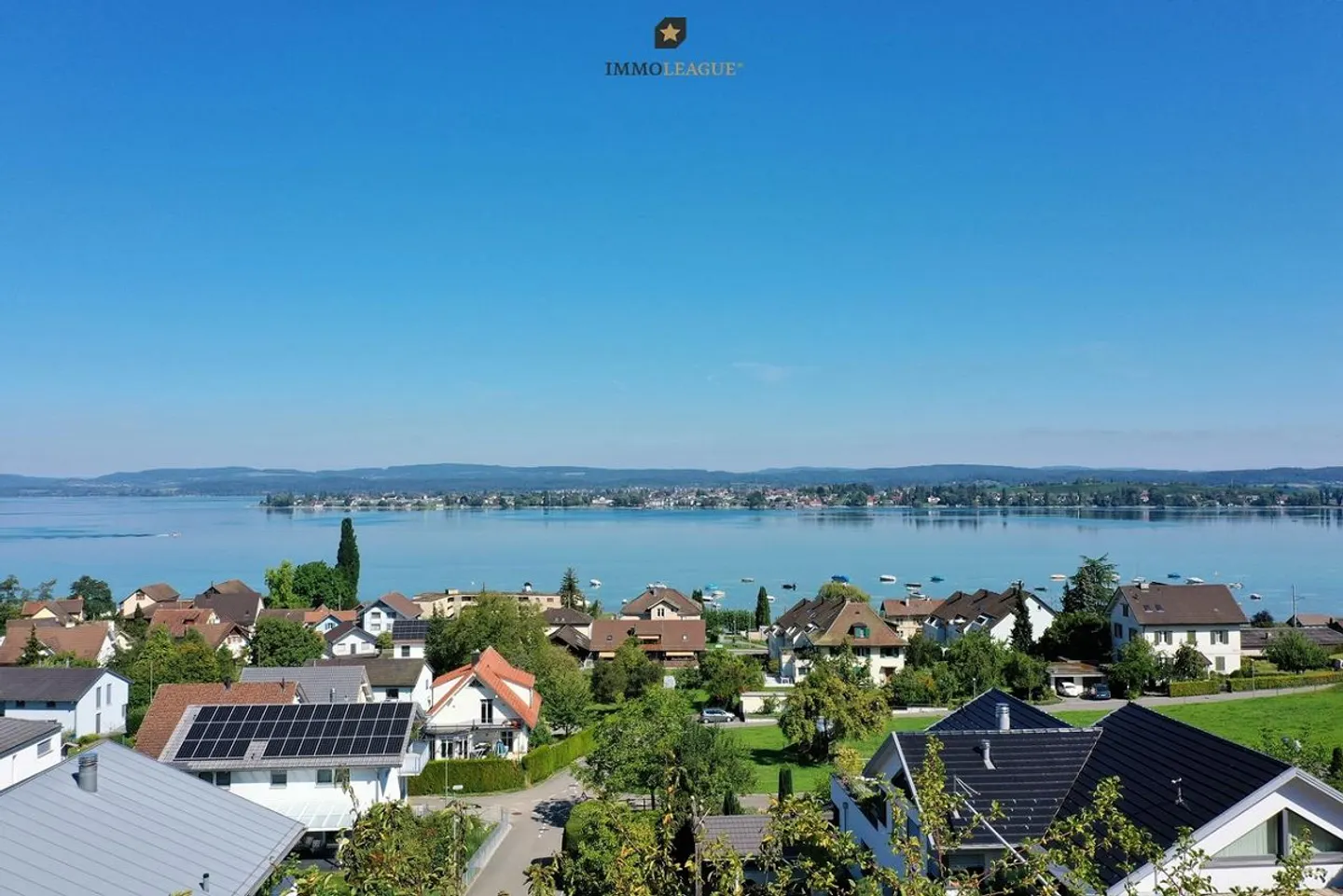 Propriété exclusive dans un emplacement de choix avec vue panoramique sur le lac - Photo 1 sur 5