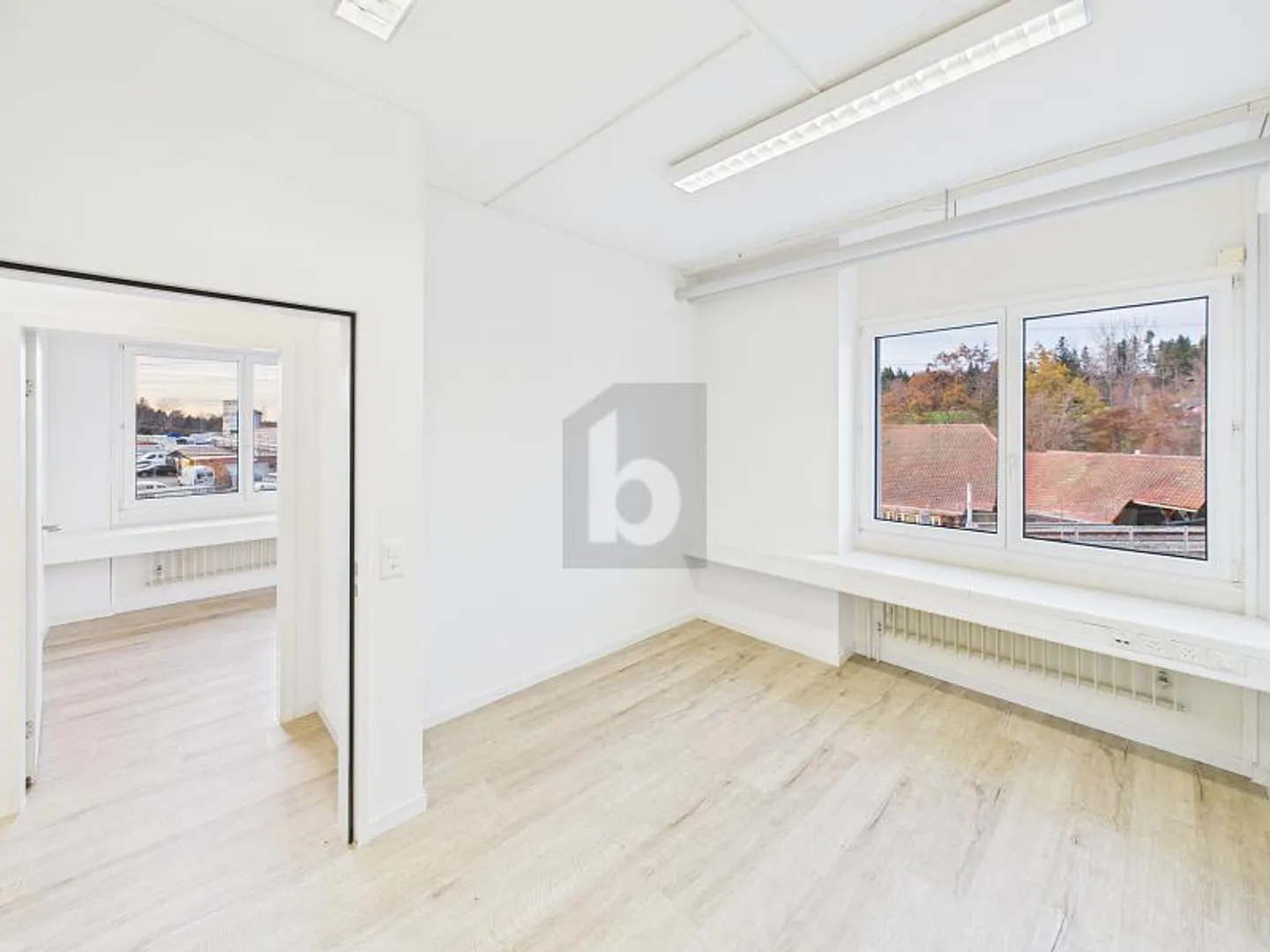 SPACIOUS, BRIGHT AND WELL CONNECTED - Photo 3 of 6