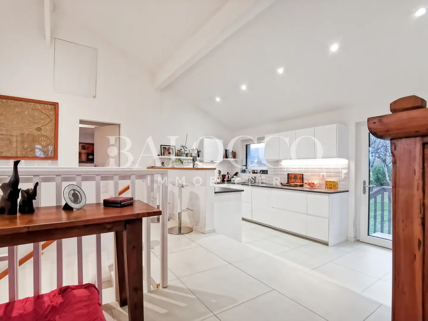 Vollständig renoviertes Einfamilienhaus mit unabhängigem Studio - Foto 3 von 8