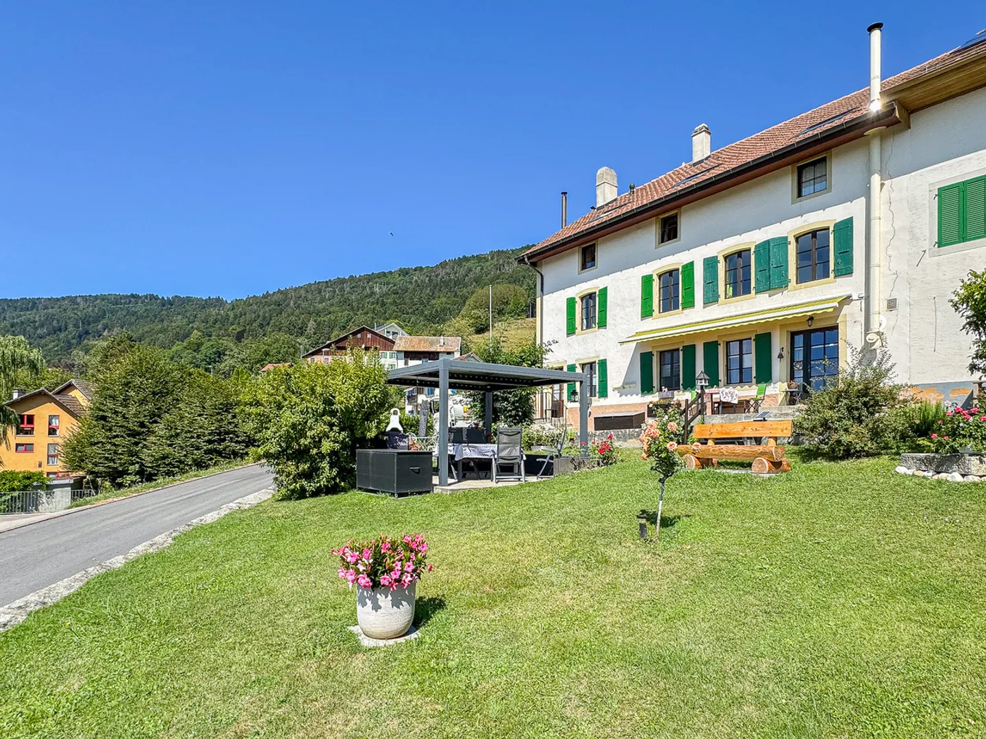 Mietshaus mit 3 Wohnungen - Foto 2 von 33