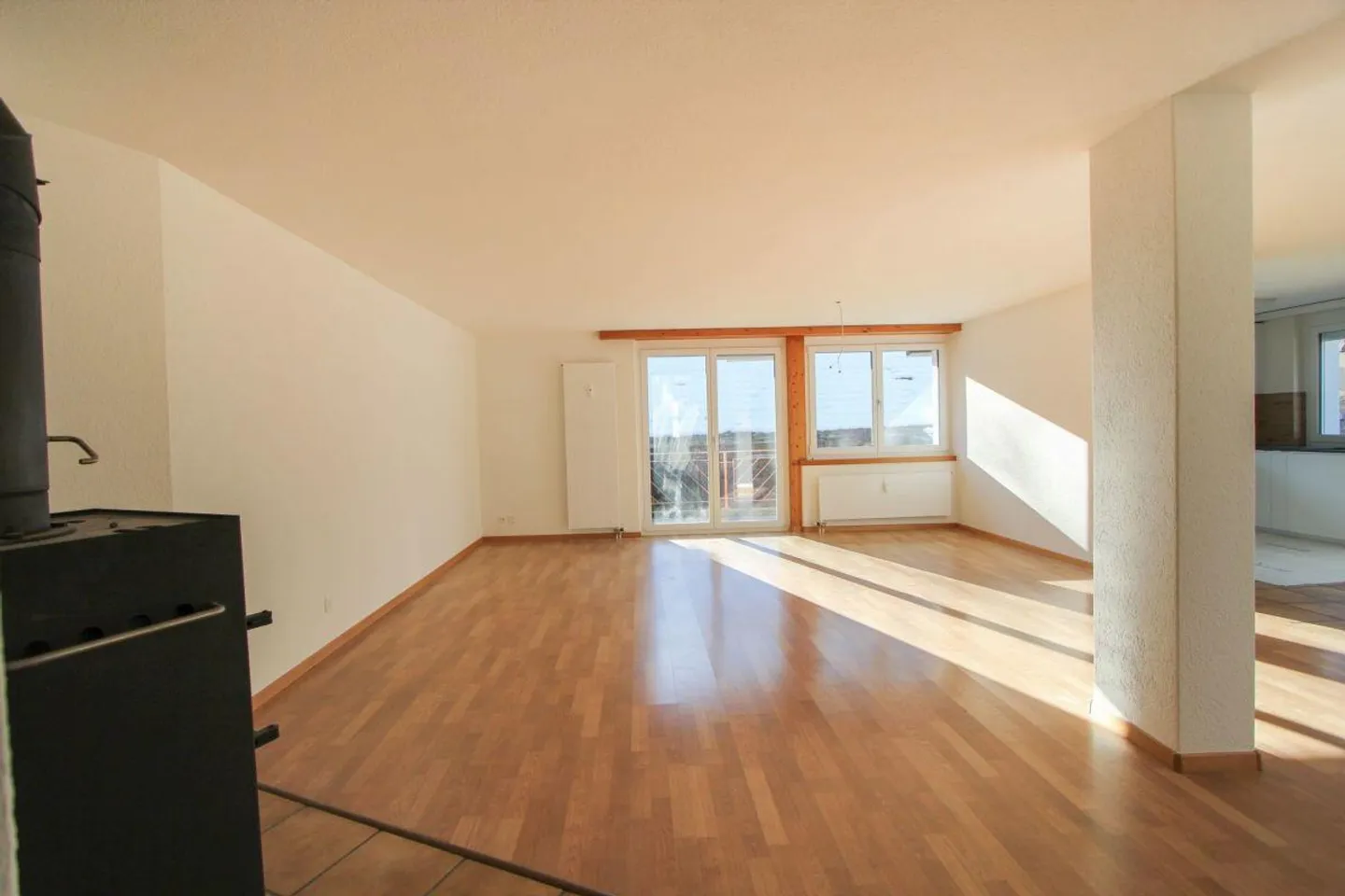 Appartement spacieux de 3,5 pièces au centre du village - Photo 4 sur 11