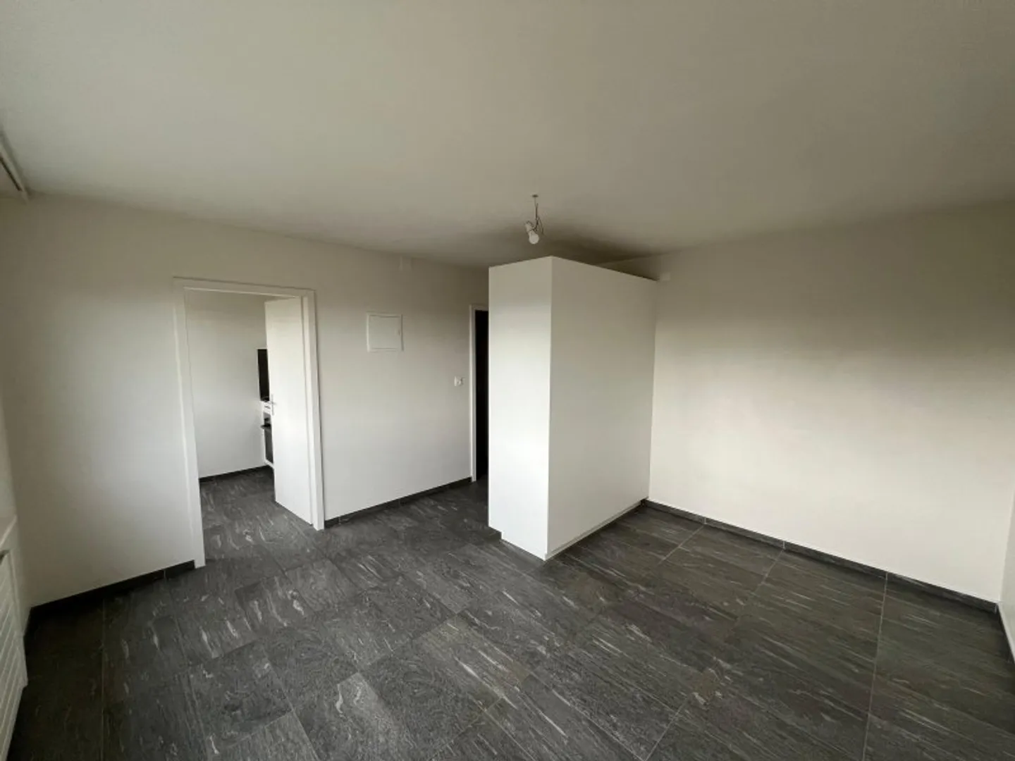 00207 - Studio - Rue des Parcs 71 - NEUCHATEL - Photo 2 of 4