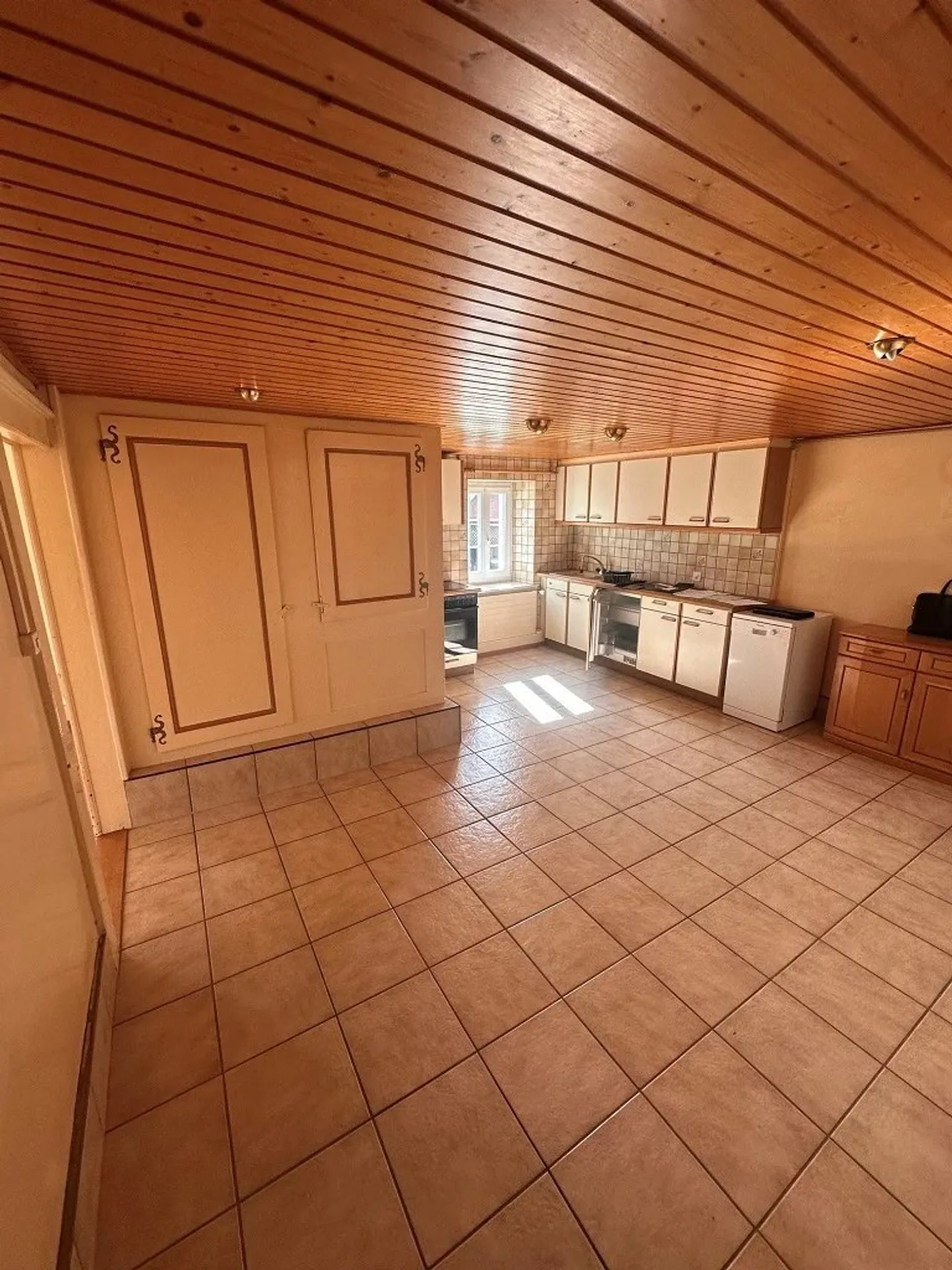 Charming 2.5 Room Apartment - Photo 4 of 4