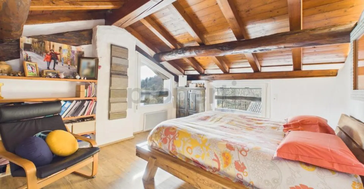 Villa exclusive de 7,5 pièces entourée de verdure avec dépendance et petit étang - Photo 9 of 13