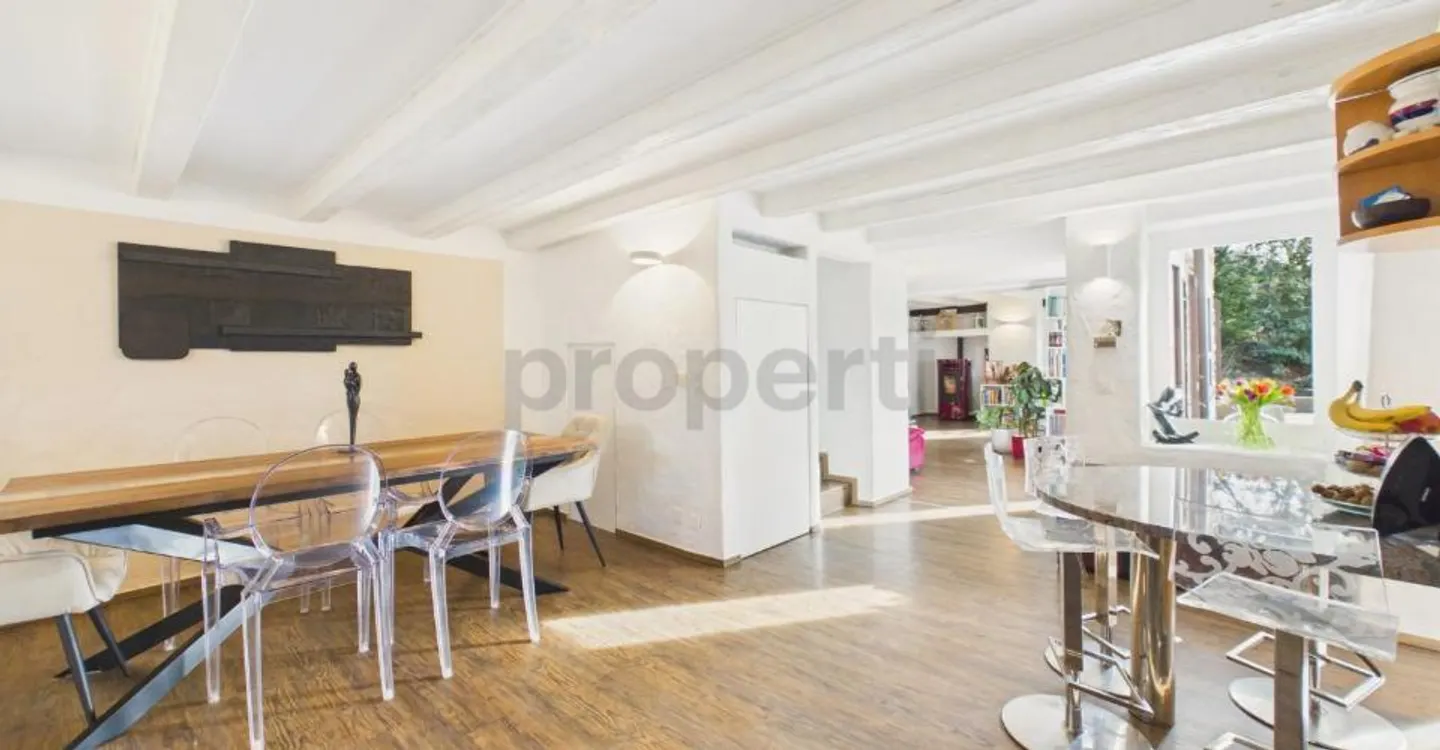 Villa exclusive de 7,5 pièces entourée de verdure avec dépendance et petit étang - Photo 4 of 13