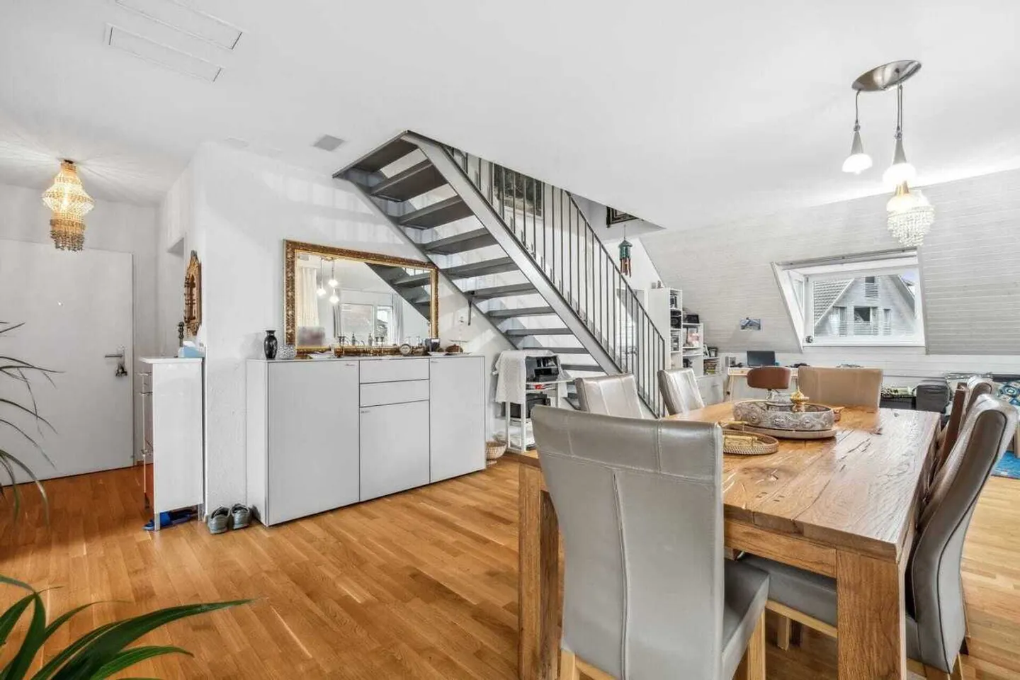 Stylish 4.5-room maisonette in Rümlang - Photo 1 of 13