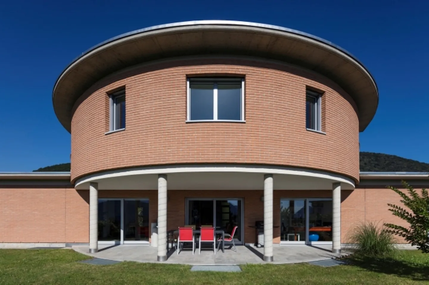 Villa moderne ensoleillée avec piscine et jardin à vendre à Pura - Photo 5 sur 20