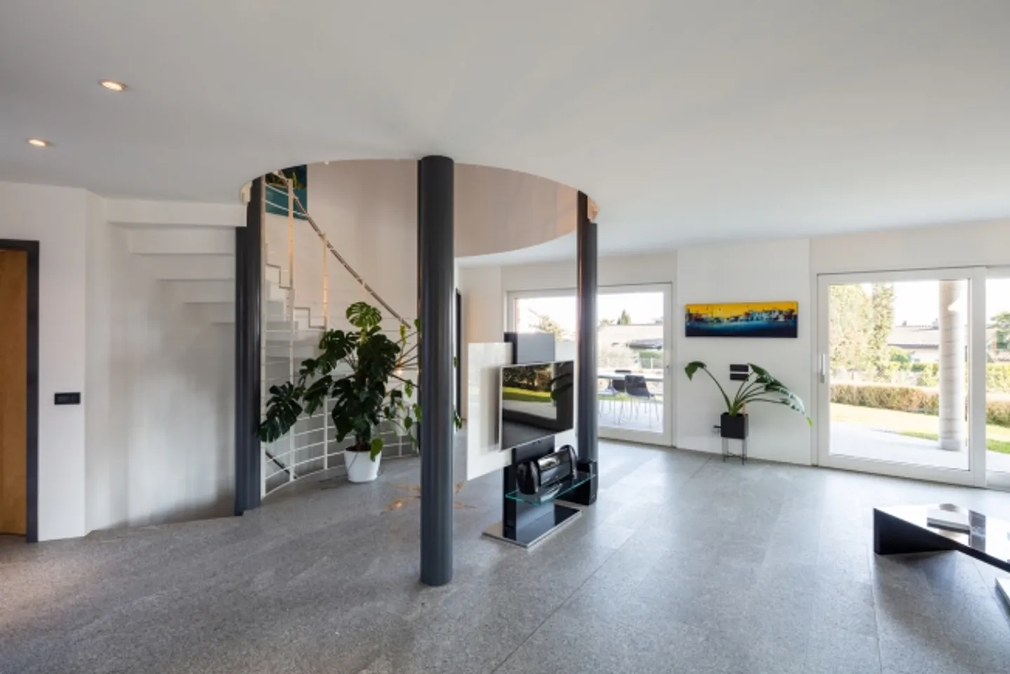 Villa moderne ensoleillée avec piscine et jardin à vendre à Pura - Photo 7 sur 20