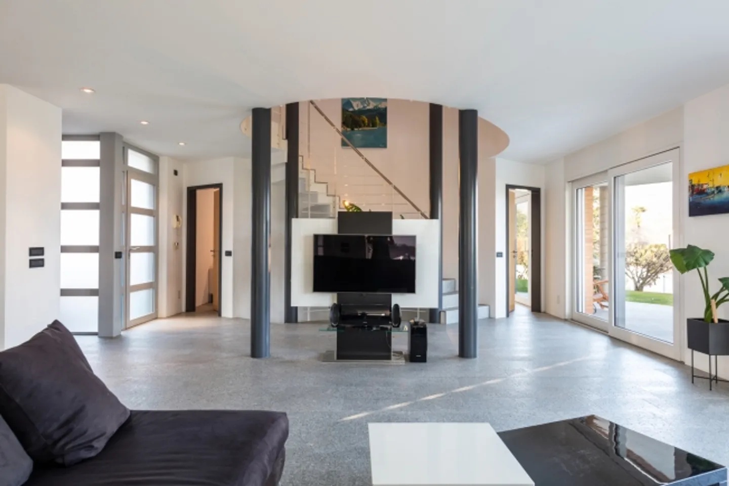 Villa moderne ensoleillée avec piscine et jardin à vendre à Pura - Photo 8 sur 20