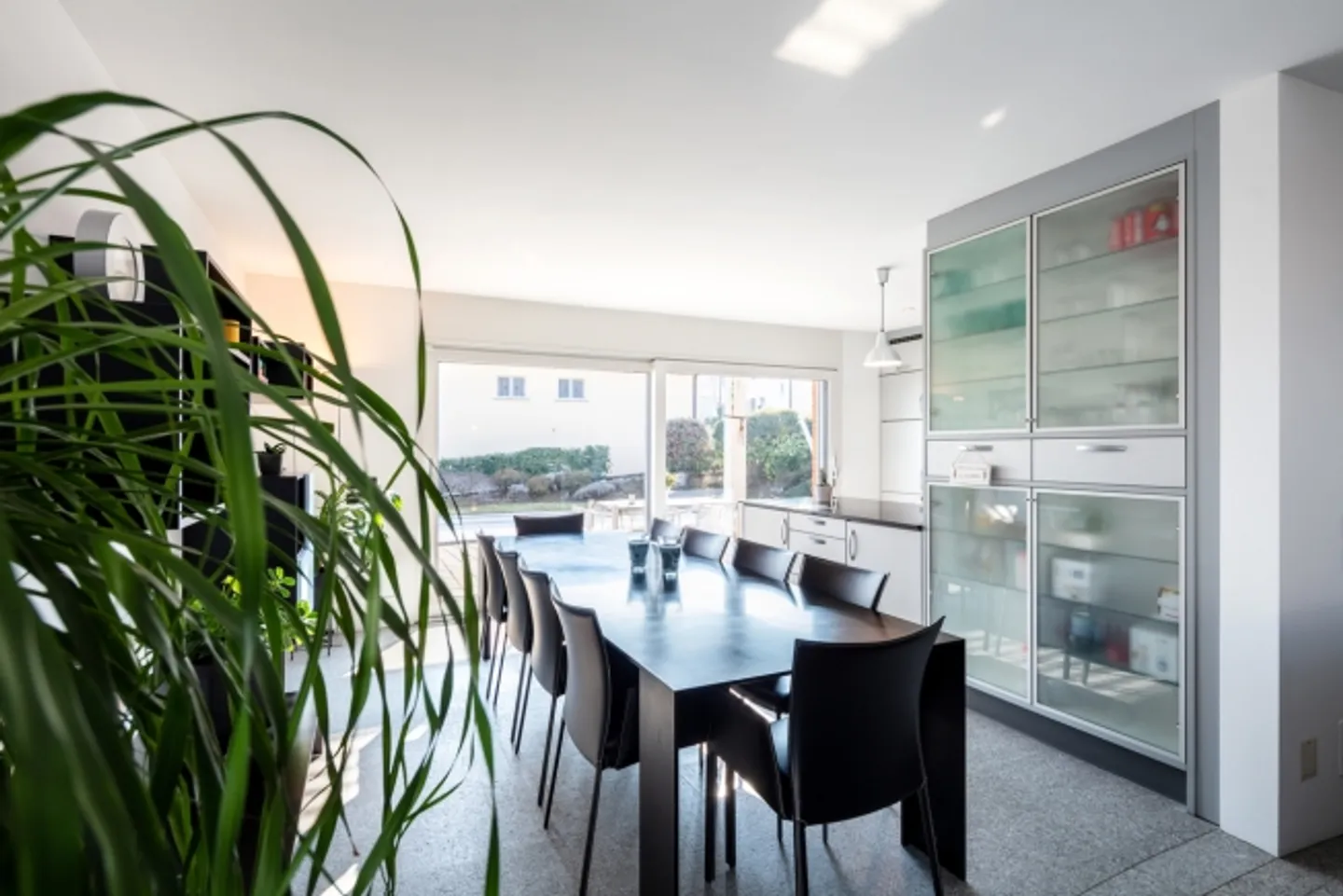 Villa moderne ensoleillée avec piscine et jardin à vendre à Pura - Photo 9 sur 20