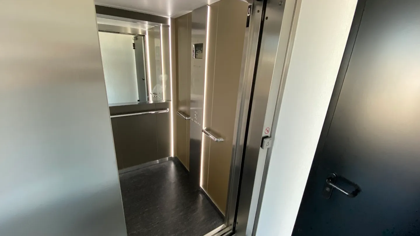 High-end 4.5-room apartment with elevator - Photo 8 of 19