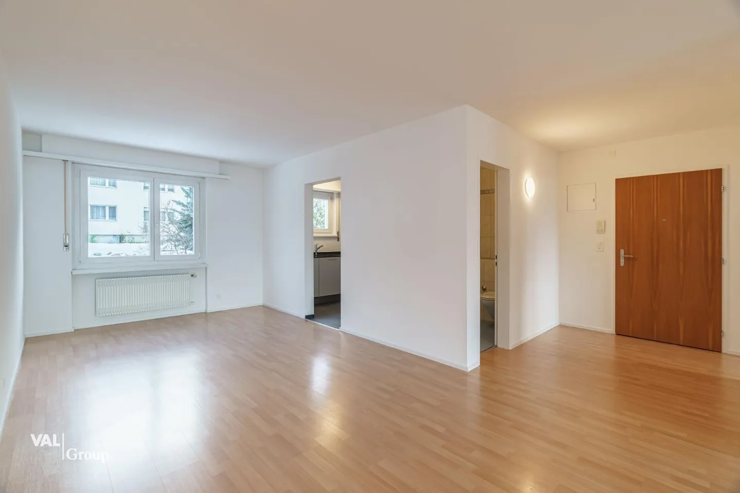 Light-flooded apartment with valley view in a family-friendly neighborhood - Photo 3 of 13