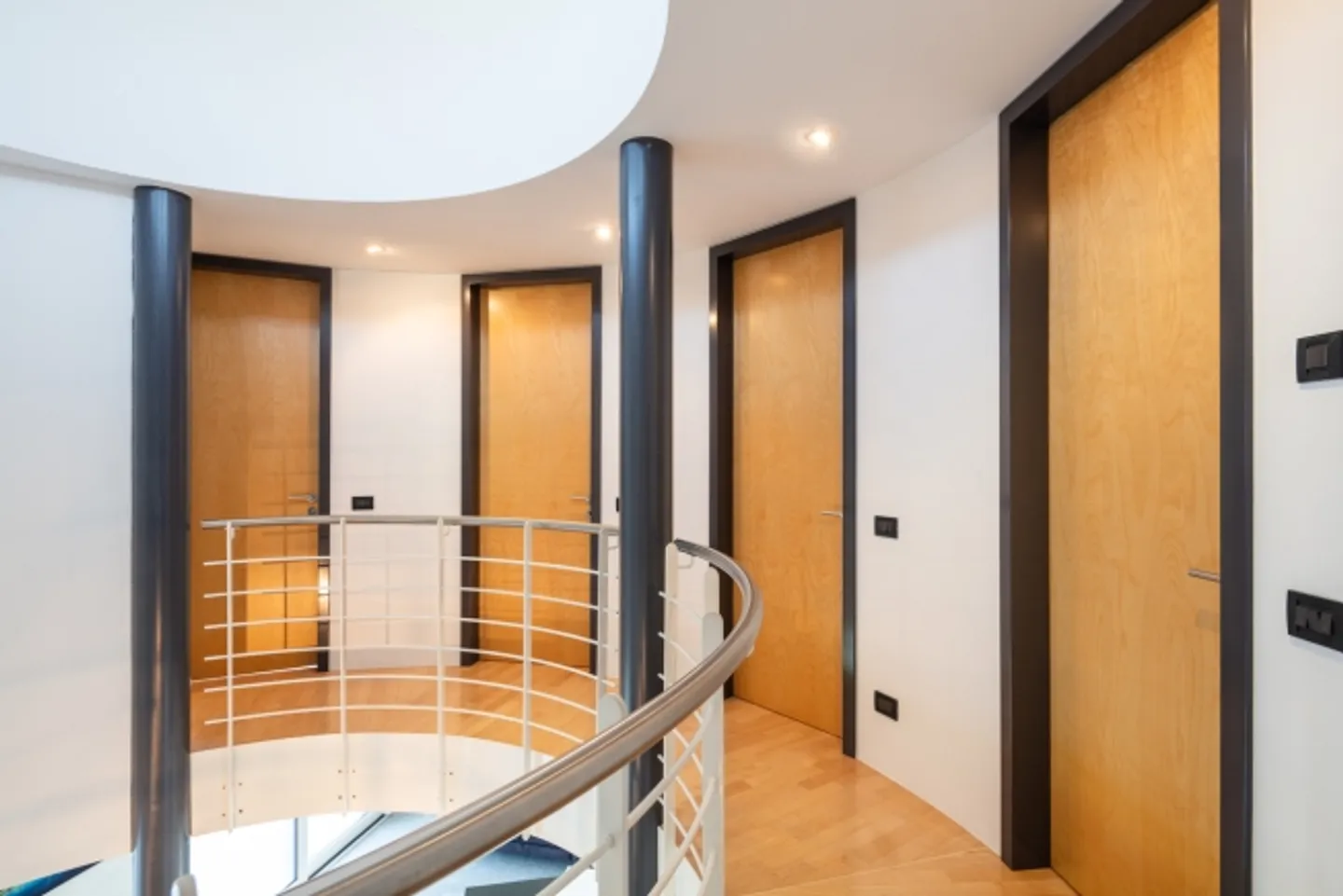 Villa moderne ensoleillée avec piscine et jardin à vendre à Pura - Photo 17 sur 20