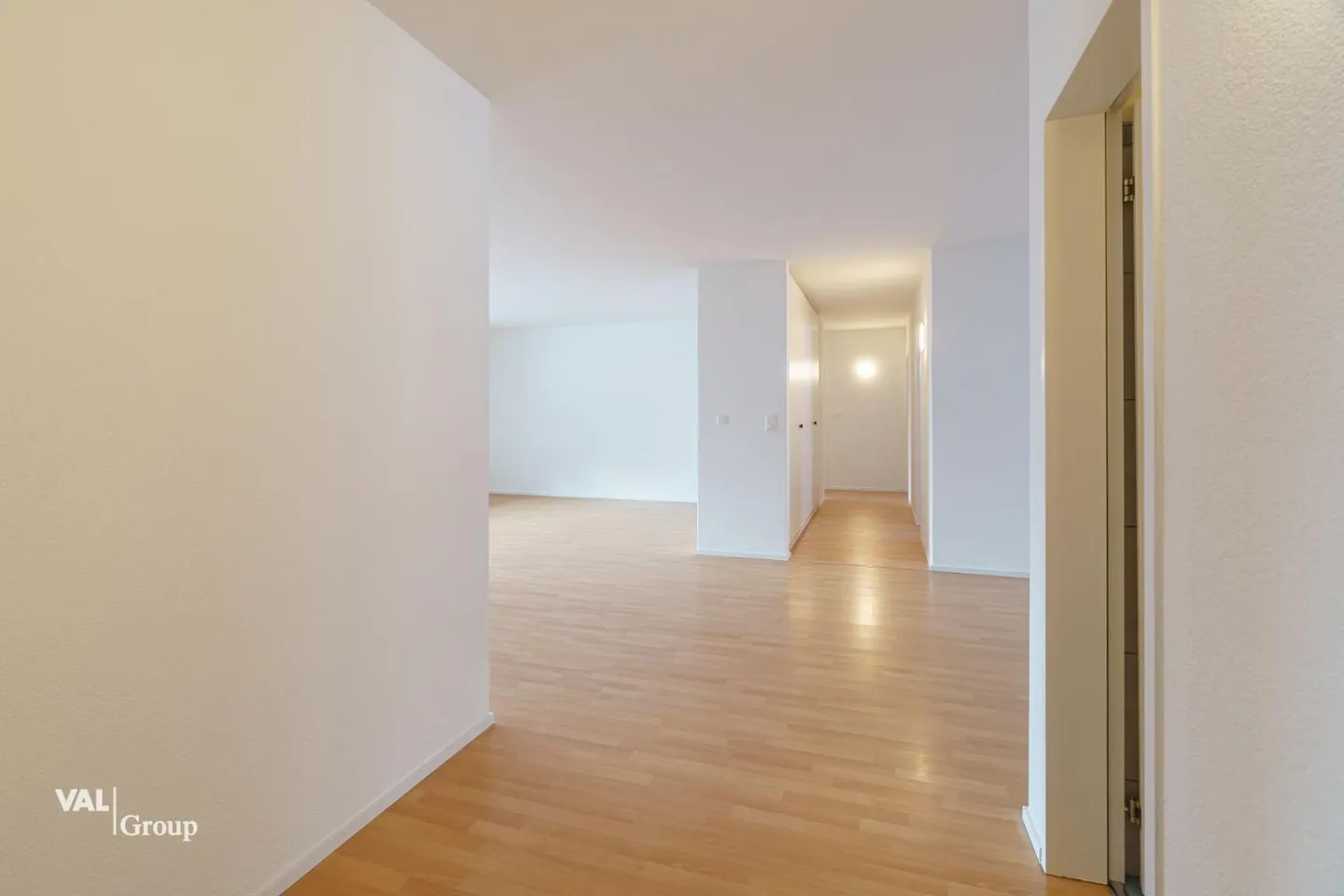 Light-flooded apartment with valley view in a family-friendly neighborhood - Photo 7 of 13