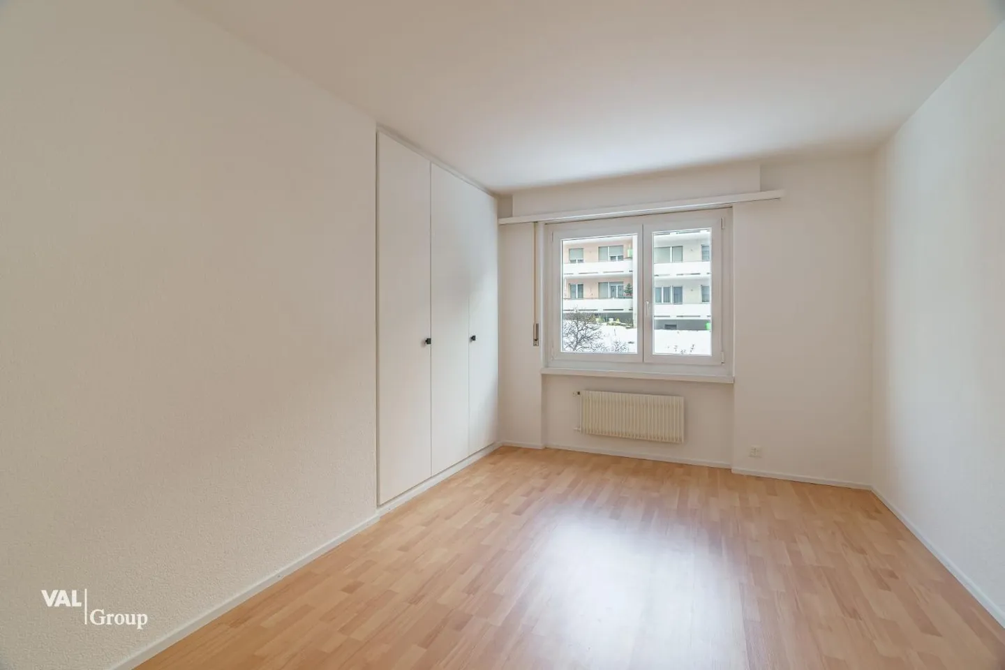 Light-flooded apartment with valley view in a family-friendly neighborhood - Photo 9 of 13