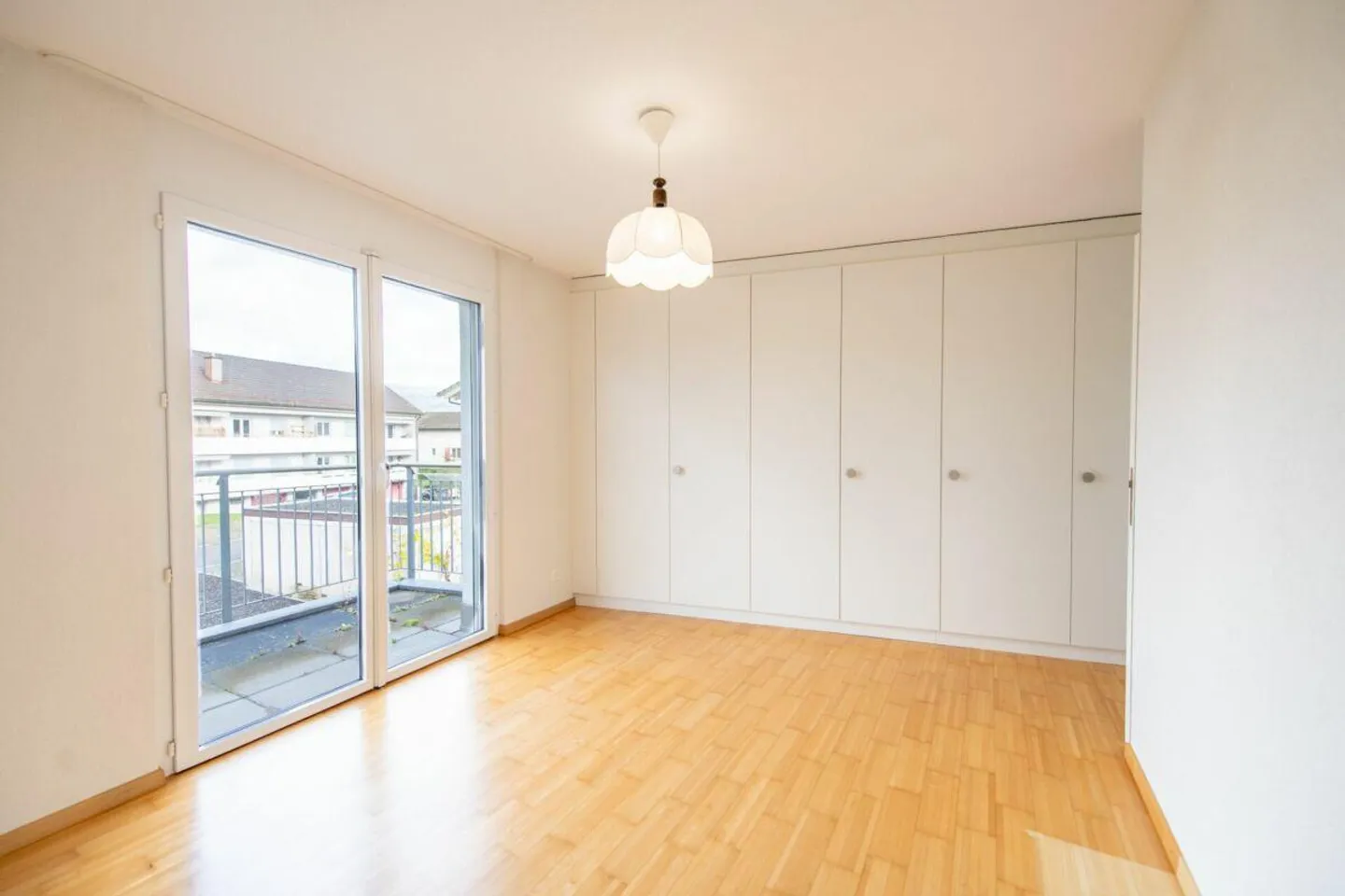 Bright Apartment with Winter Garden - Photo 5 of 22