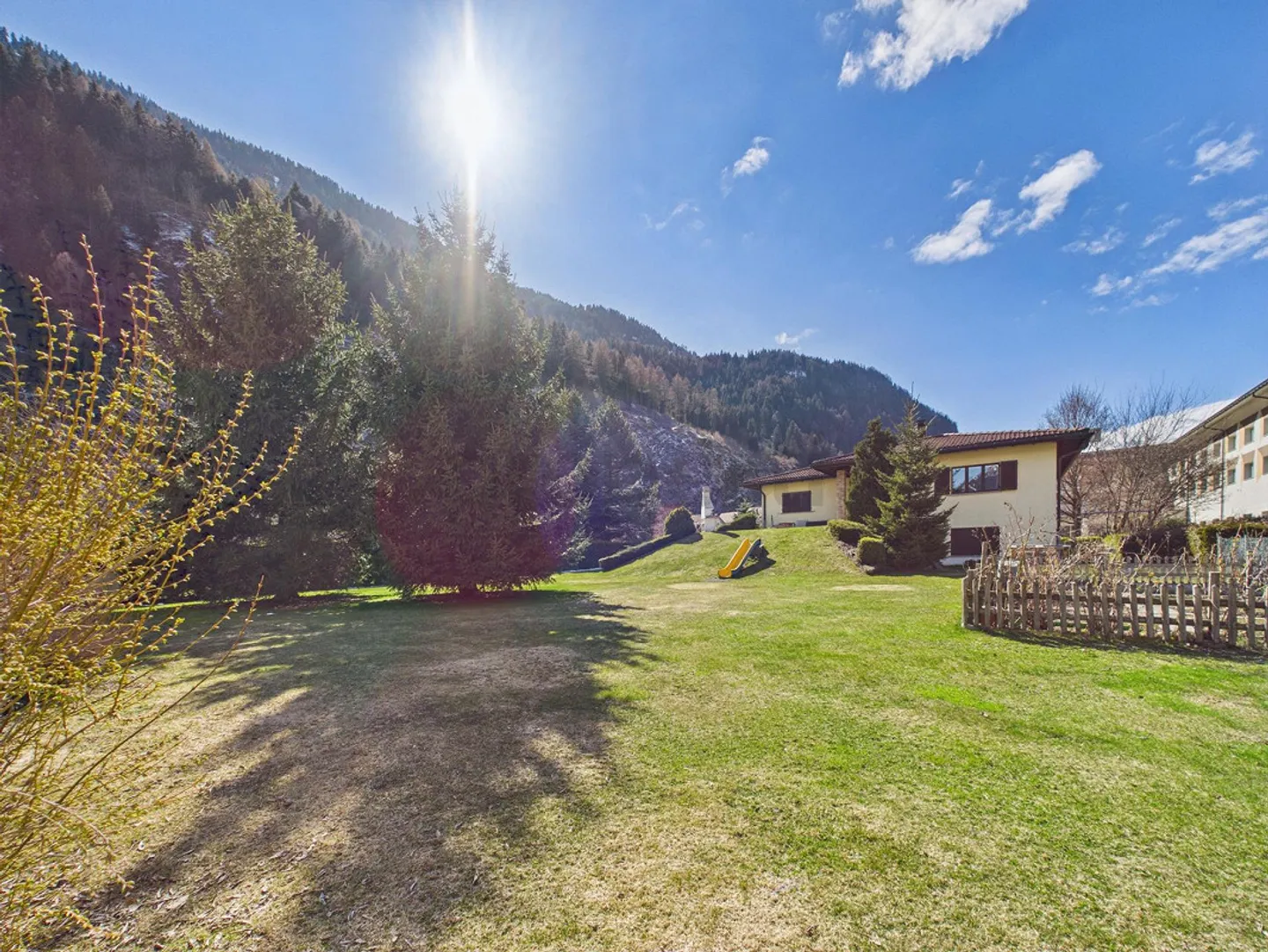 Elegante 5,5-Zimmer-Villa mit großem flachen Garten in Piotta - Foto 13 von 15