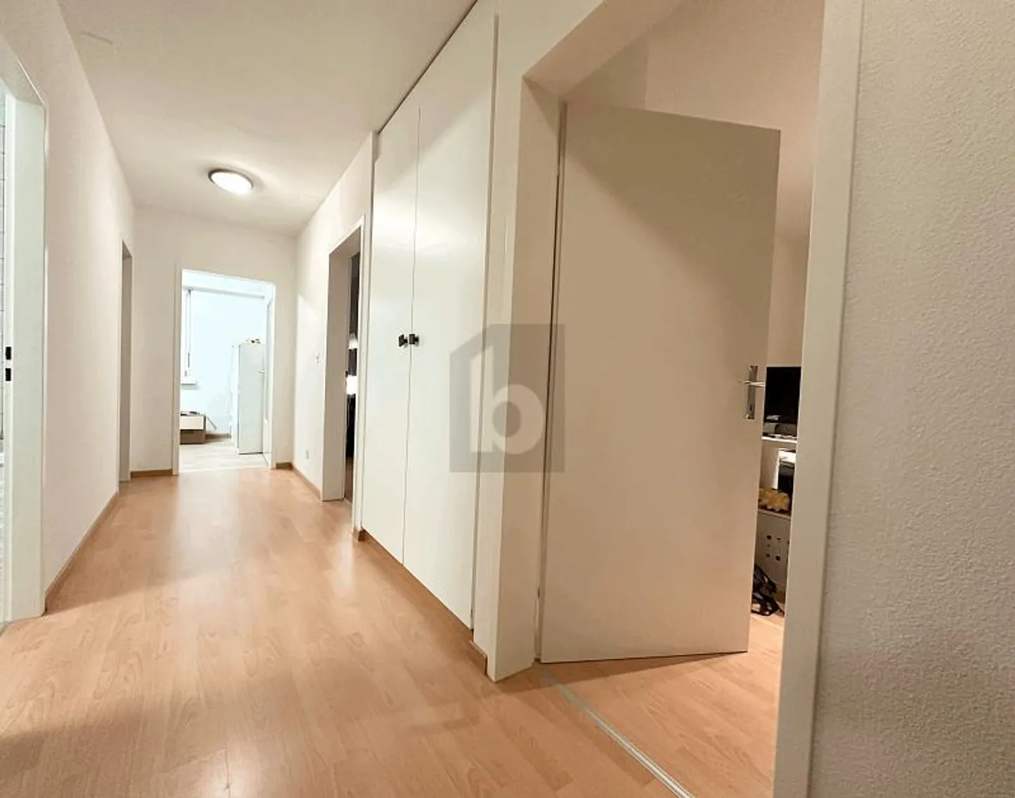 WEITSICHT MIT BALKON UND NEUEM BADEZIMMER - Photo 5 of 6