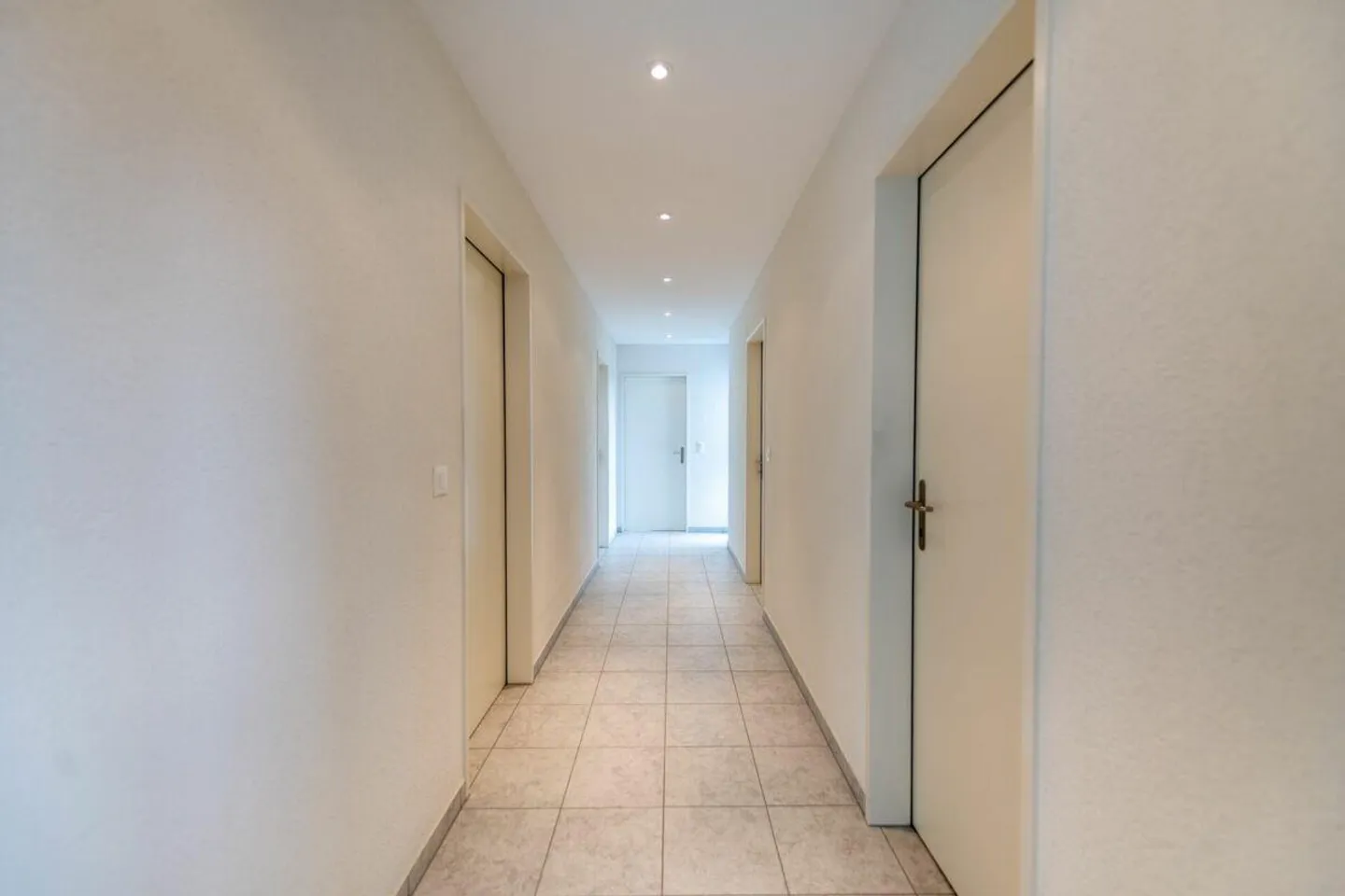 Bright Apartment with Winter Garden - Photo 7 of 22