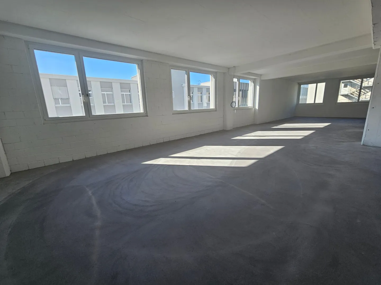 Flexible rental spaces for businesses and creative industries - Photo 1 of 8