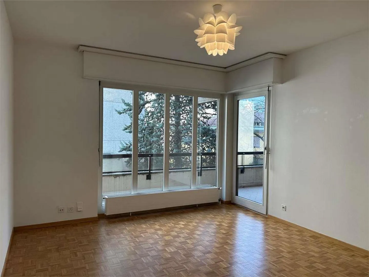 Monolocale Moderno con Balcone e Vista Aperta nel Pieno Centro di Luga - Foto 1 di 7