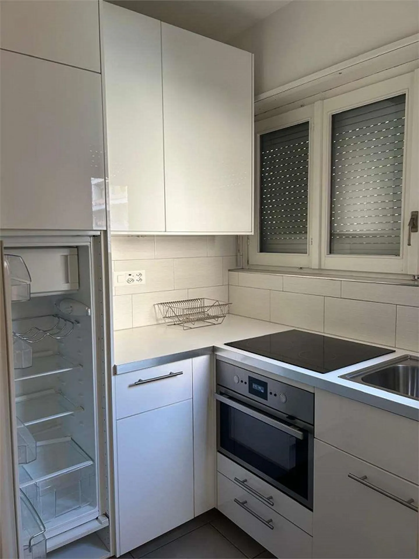 Monolocale Moderno con Balcone e Vista Aperta nel Pieno Centro di Luga - Foto 3 di 7