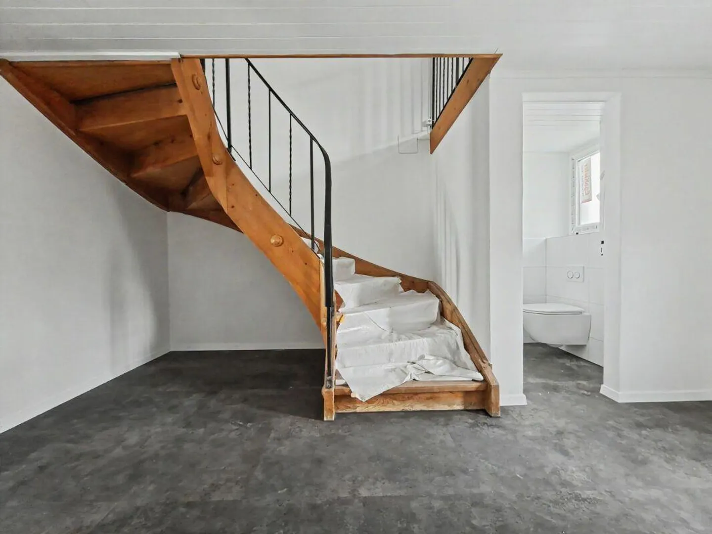 First rental of a renovated 4.5-room duplex apartment - Photo 4 of 12